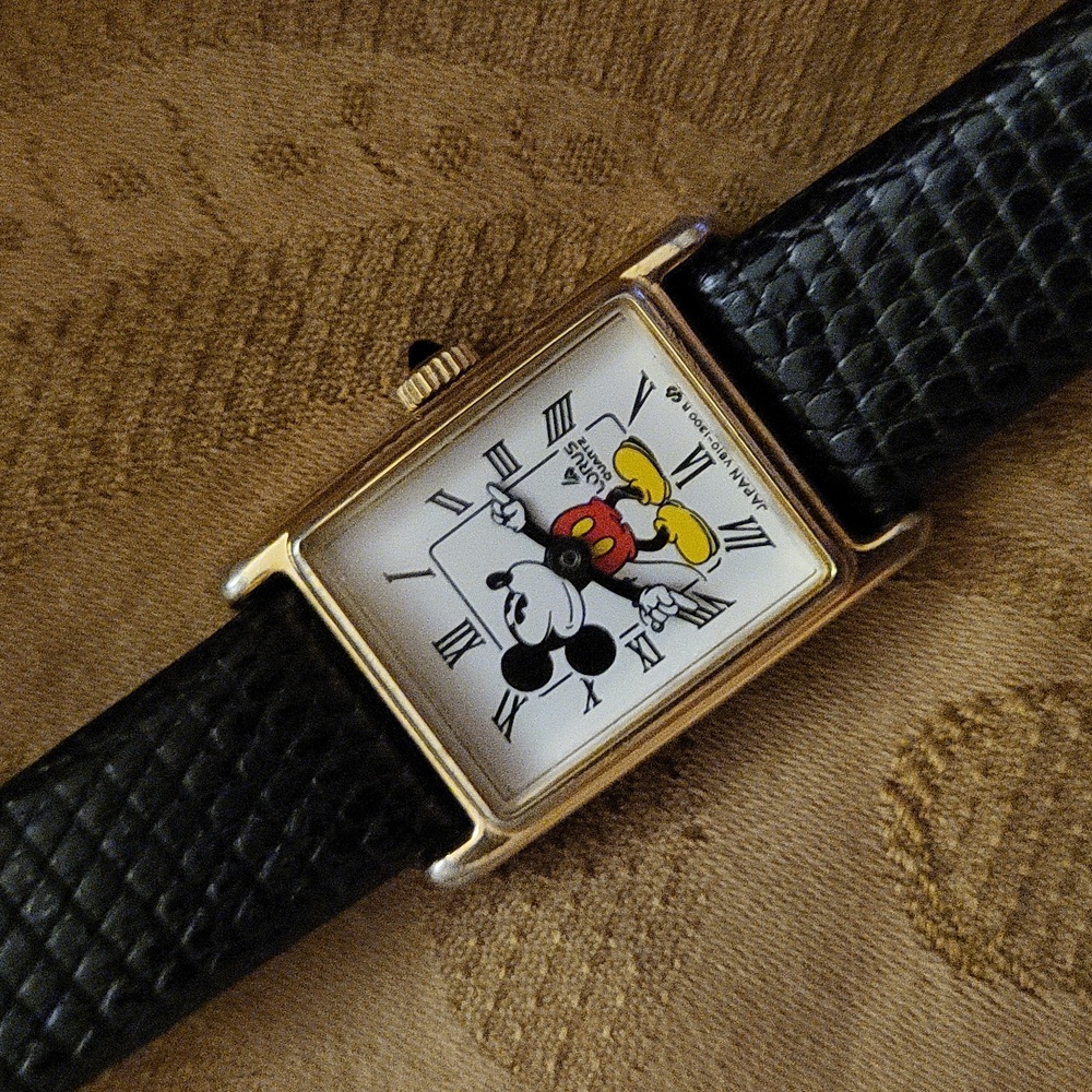 🐭Mickey Mouse Watch- Excellent Condition- Louris Quartz🐭